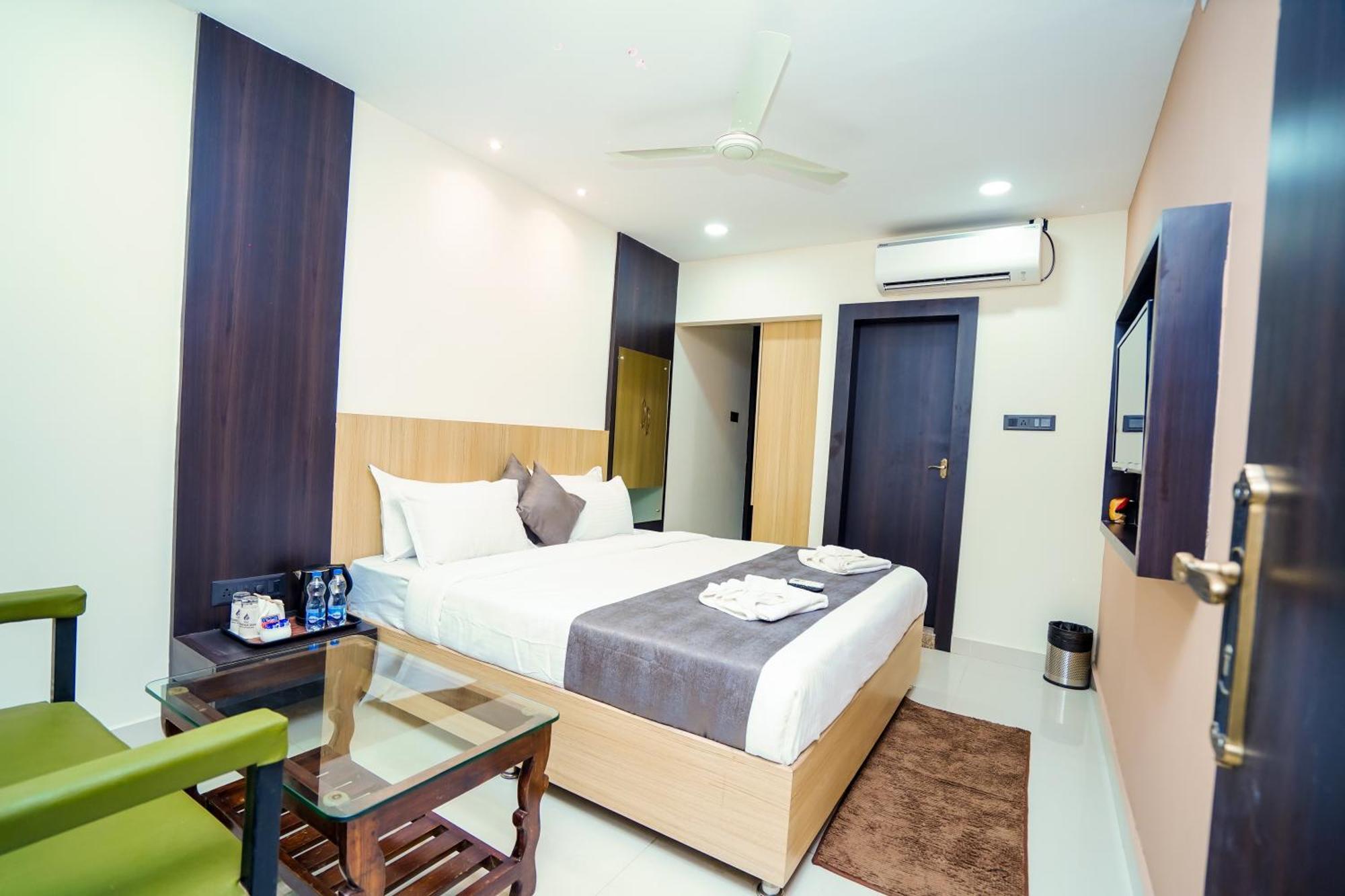 Hotel Middleton Nxt Bhubaneswar Esterno foto