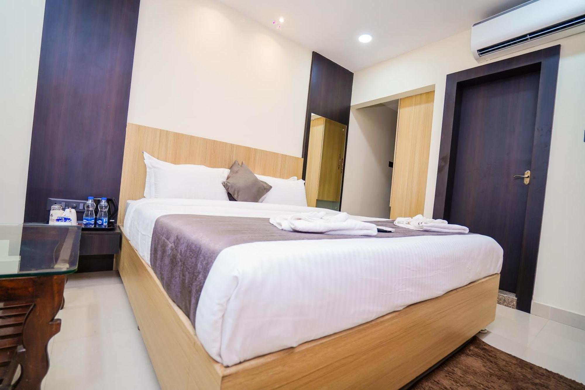 Hotel Middleton Nxt Bhubaneswar Esterno foto